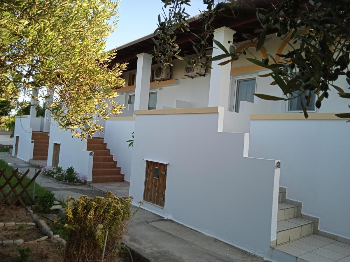 Level Apartment *