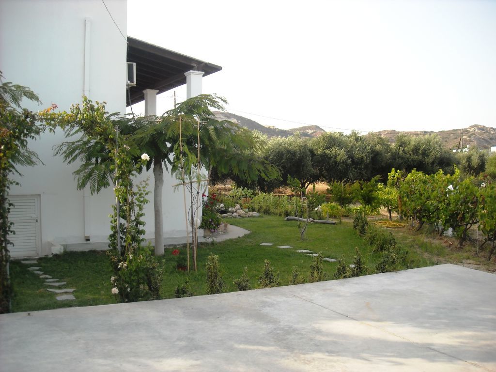 Level Apartment *